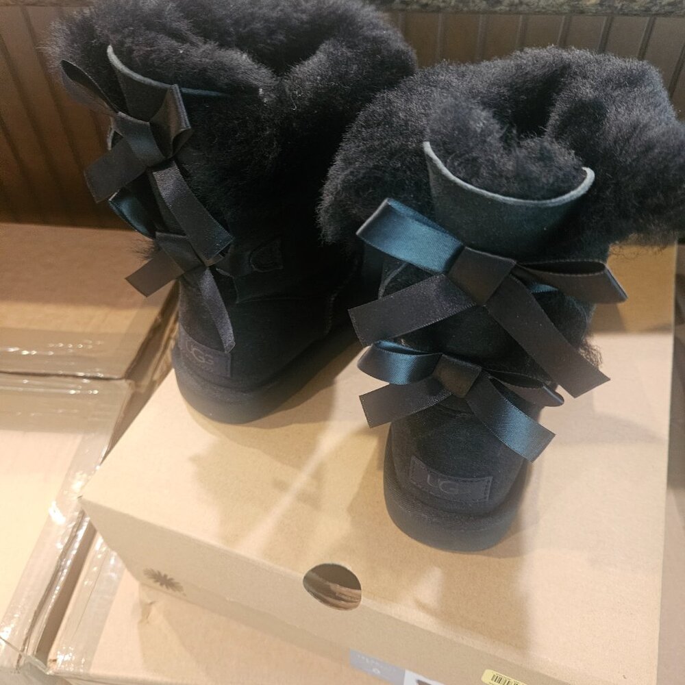 Ugg Bailey Bow Ii - image 4